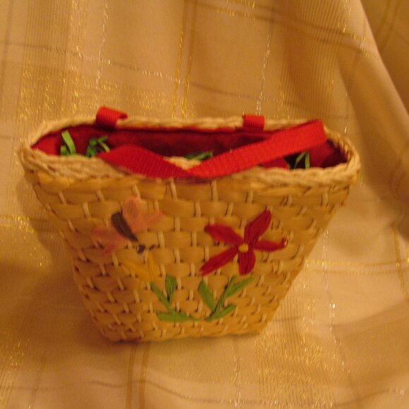 BASKET- SHOPPING - LITTLE MISS - PLAY SHOP WITH MOM- OR PURSE - EASTER - CUTE!!! - Picture 1 of 16